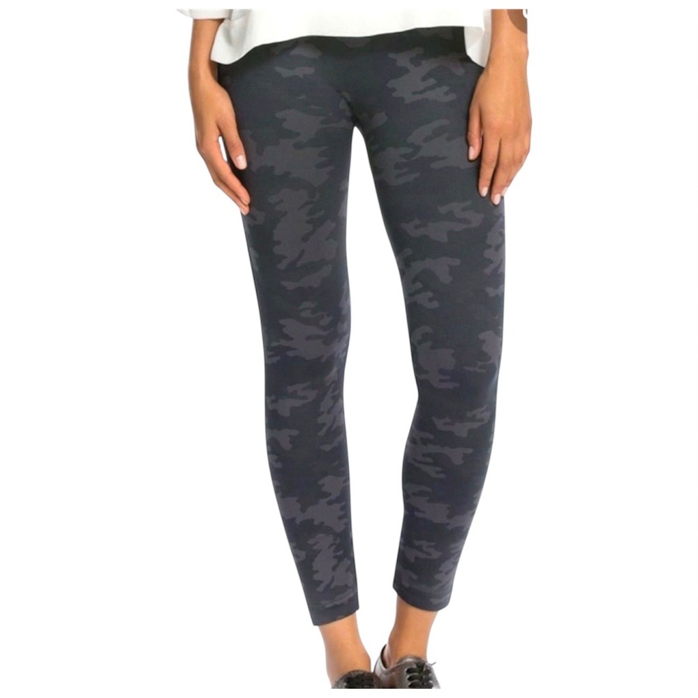 SPANX Look at Me‎ Now Seamless Leggings Print Black Camo Print Size Large